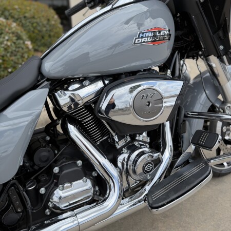 2026 Harley-Davidson® Street Glide® DRK BILIARD GRY thumb 3