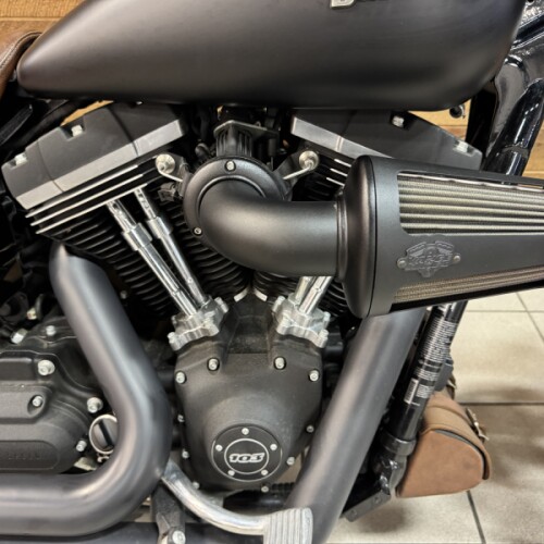 2016 Harley-Davidson® Street Bob® Black Denim FXDB103 thumb 2