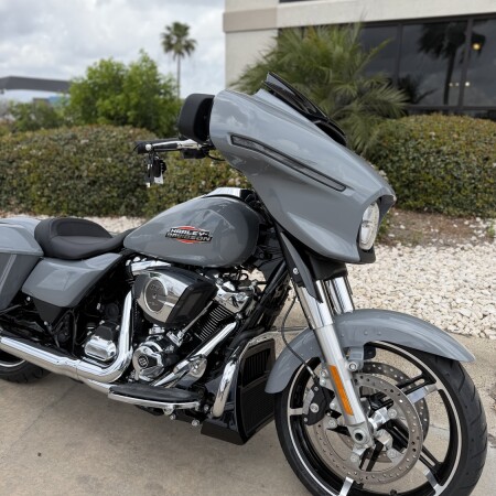 2026 Harley-Davidson® Street Glide® DRK BILIARD GRY thumb 2