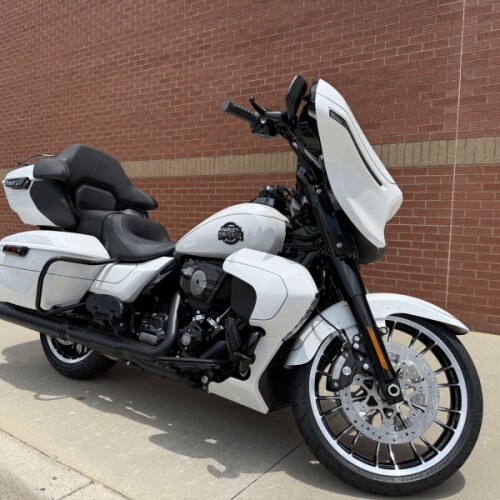 2026 Harley-Davidson® Street Glide Limited White Onyx Pearl Black Trim thumb 3