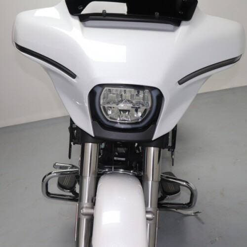 2024 Harley-Davidson® Street Glide® White Onyx Pearl thumb 2