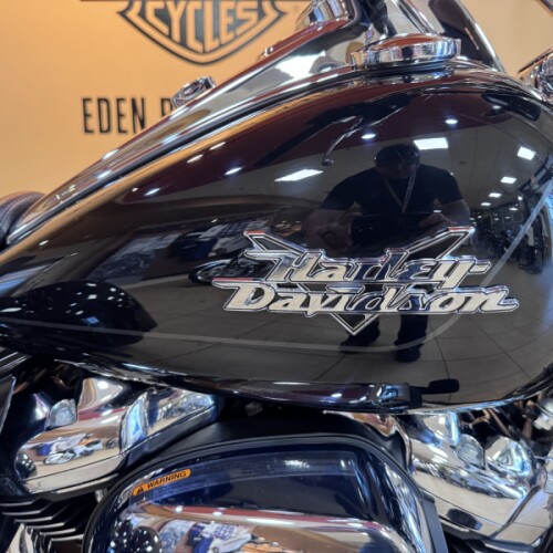 2022 Harley-Davidson® Freewheeler® Vivid Black thumb 3