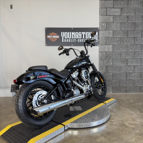 2026 Harley-Davidson® Street Bob® FXBB thumb 2