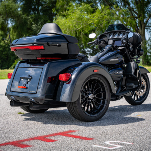 2025 Harley-Davidson® Tri Glide™ Ultra FLHTCUTG thumb 2