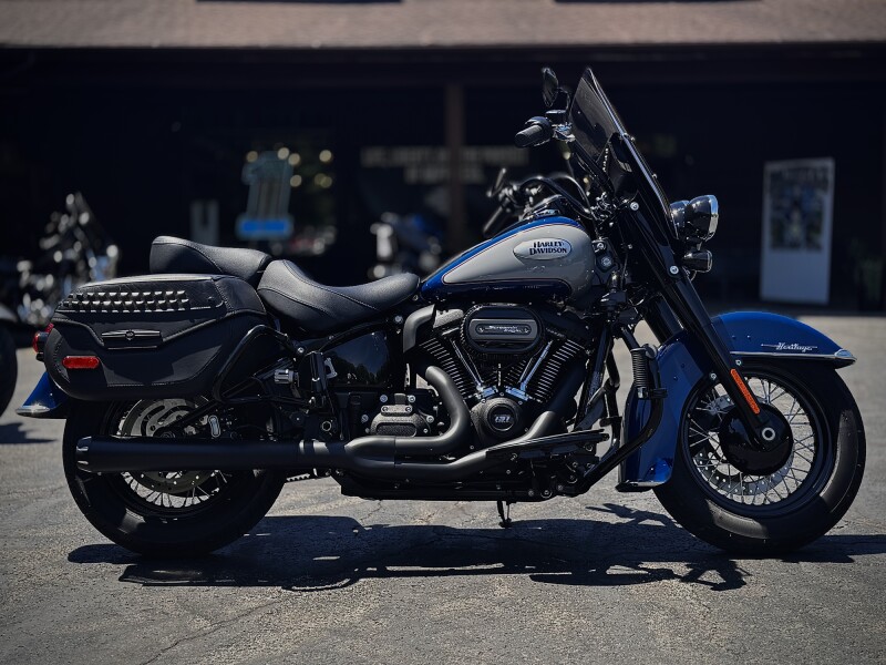 2023 Harley-Davidson® Heritage Classic Bright Billiard Blue/Billiard Gray - Black Finish
