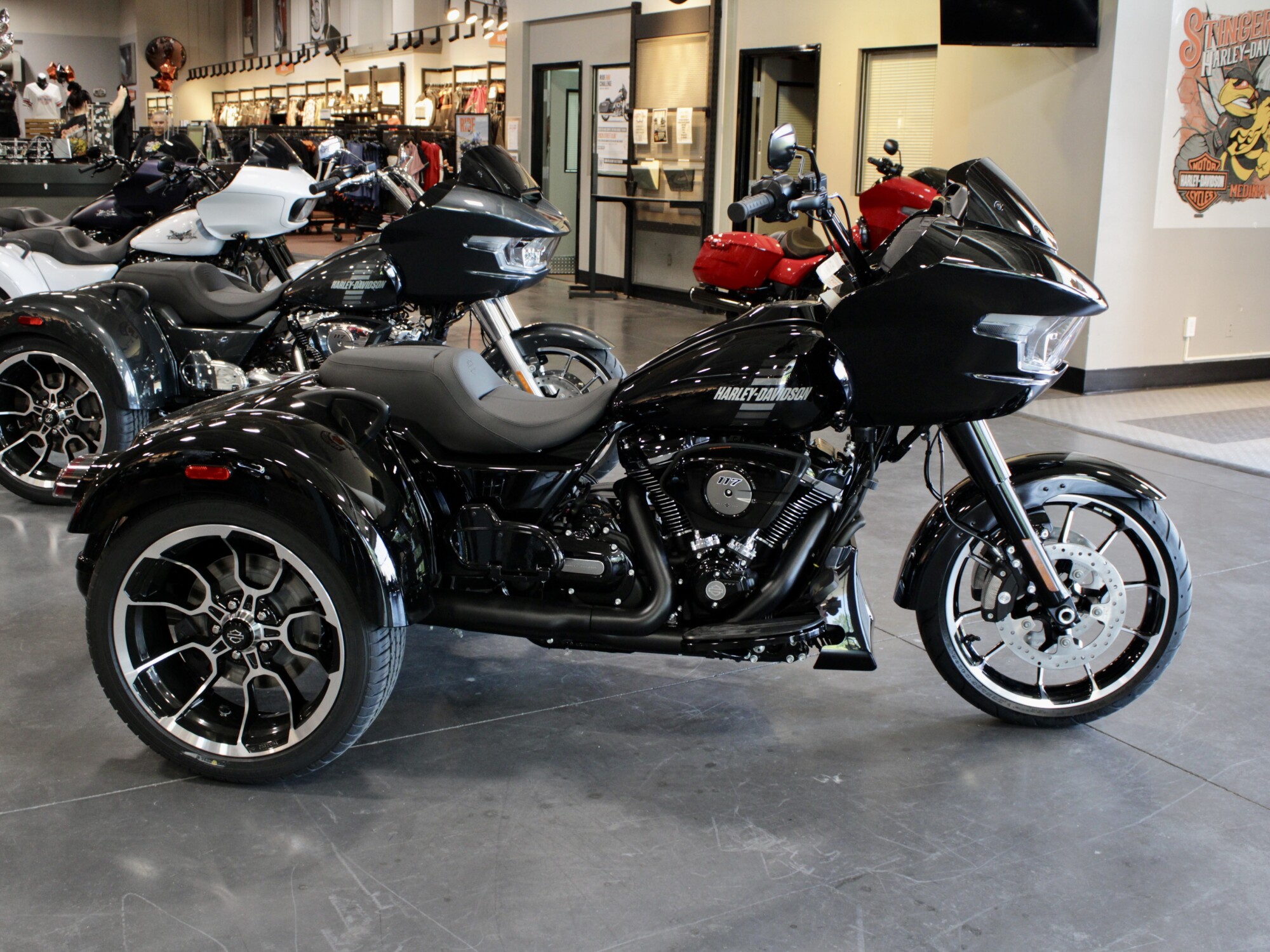 2026 Harley-Davidson® Road Glide 3 Vivid Black