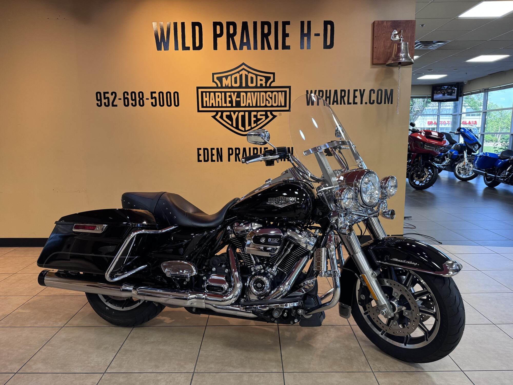 2017 Harley-Davidson® Road King® Vivid Black