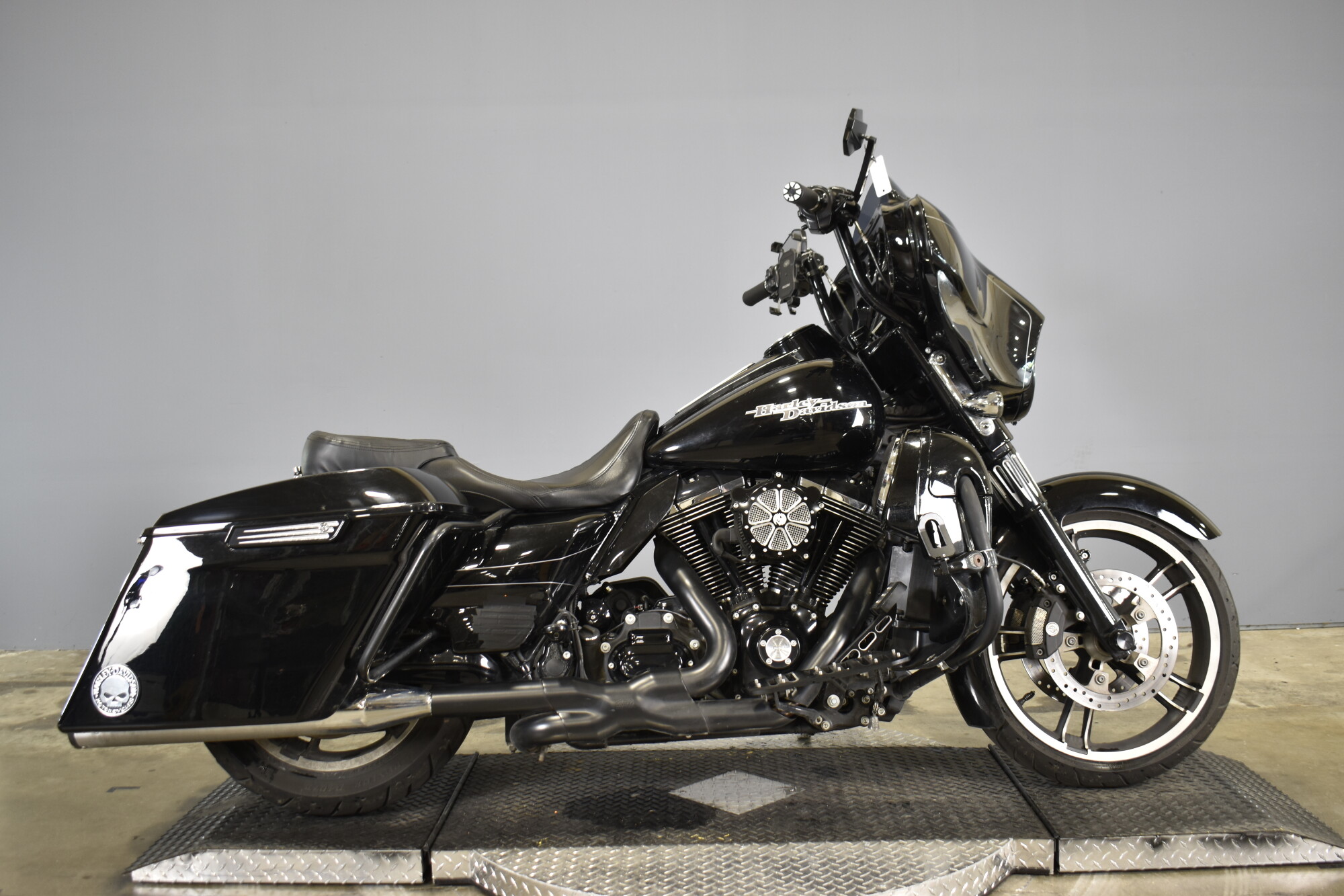 2009 Harley-Davidson® Electra Glide® Ultra Classic® Two-Tone Light