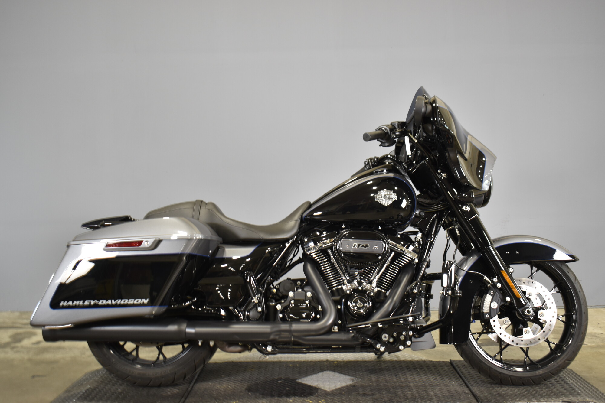 2021 Harley-Davidson® Street Glide® Special Gauntlet Gray Metallic
