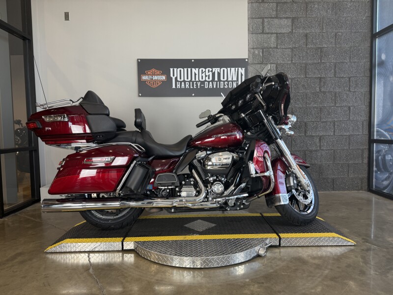 2017 Harley-Davidson® Ultra Limited FLHTK