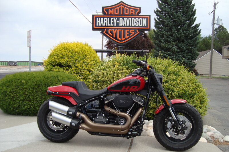 2023 Harley-Davidson<sup>®</sup> Fat Bob<sup>®</sup> 114 Redline Red - Black Finish