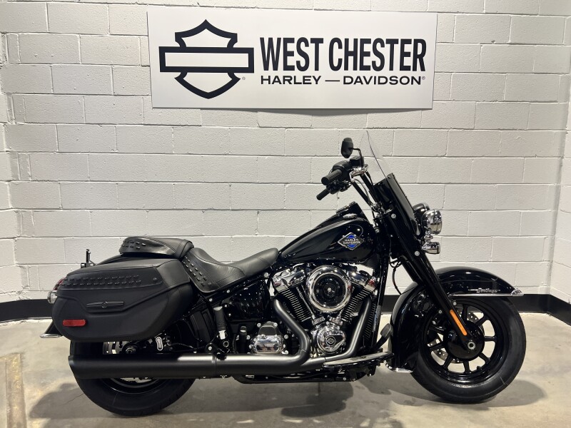 2026 Harley-Davidson® Heritage Classic Vivid Black Black FLHC