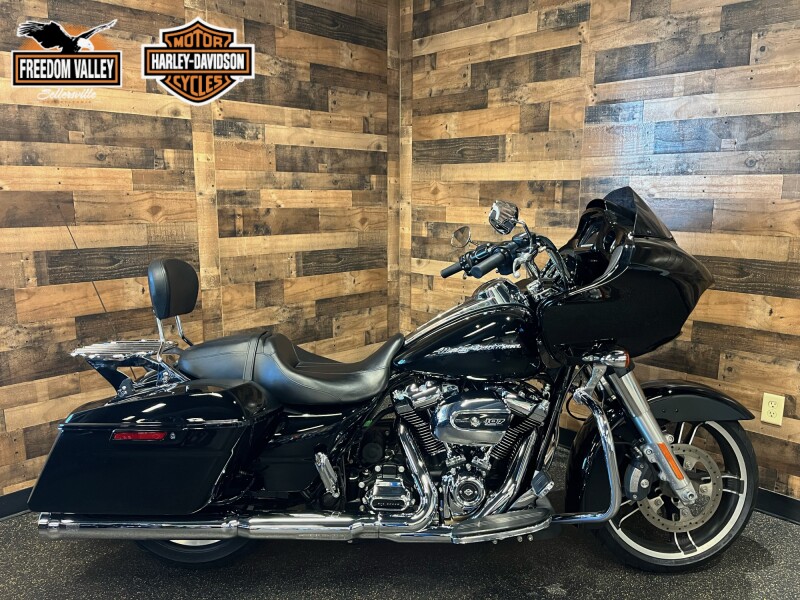 2017 Harley-Davidson® Road Glide® Special Vivid Black FLTRXS