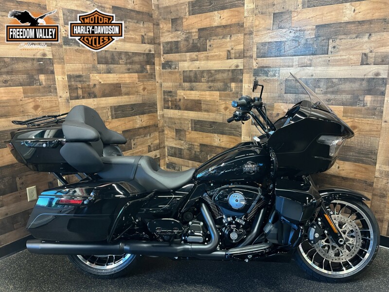 2026 Harley-Davidson® Road Glide Limited Vivid Black Black Trim FLTRXL