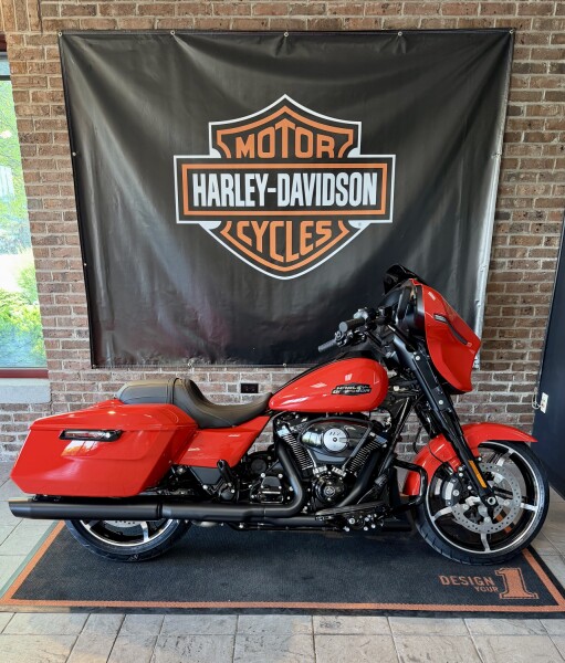 2026 Harley-Davidson® Street Glide® Blood Orange Black Trim