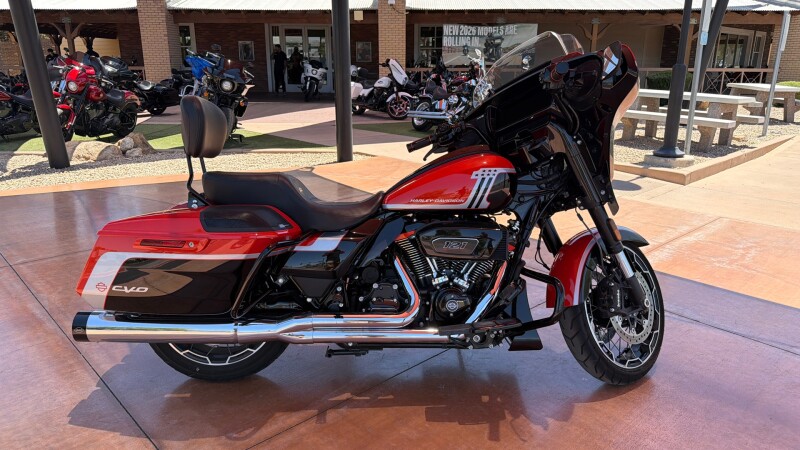 FLHXSE 2024 CVO™ Street Glide®