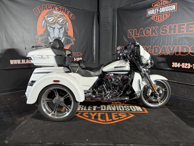 2020 Harley-Davidson® CVO™ Tri Glide® FLHTCUTGSE 