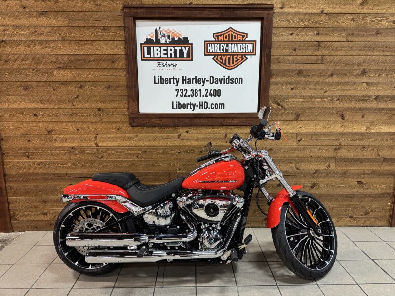 2026 Harley-Davidson® Breakout® Blood Orange Chrome Trim