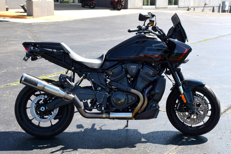 2025 Harley-Davidson® Pan America® 1250 ST Vivid Black