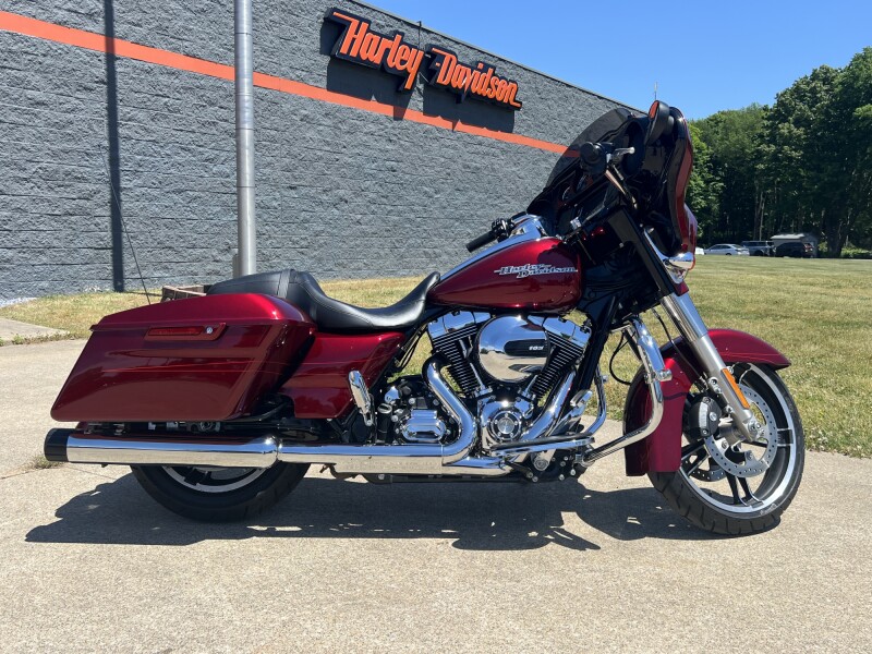 2016 Harley-Davidson® Street Glide® Special Velocity Red Sunglo