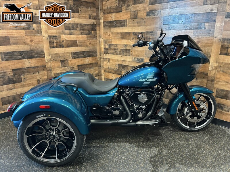 2026 Harley-Davidson® Road Glide 3 Teal Thunder FLTRT