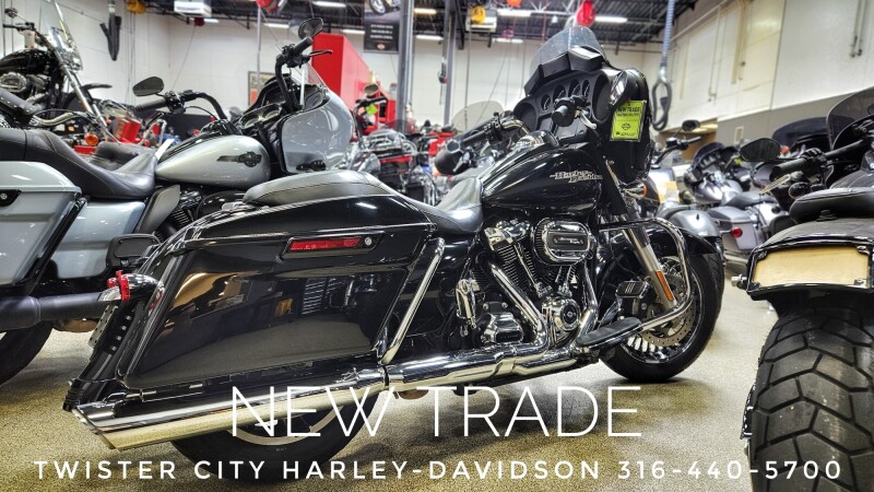 2017 Harley-Davidson® Street Glide®, FLHX