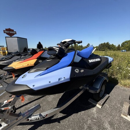 2026 SEA-DOO SPARK 90 AUD IBR IN DAZZLING BLUE & VAPOR BLUE thumb 1
