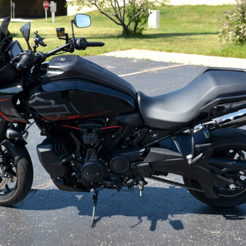 2025 Harley-Davidson® Pan America® 1250 ST Vivid Black thumb 2