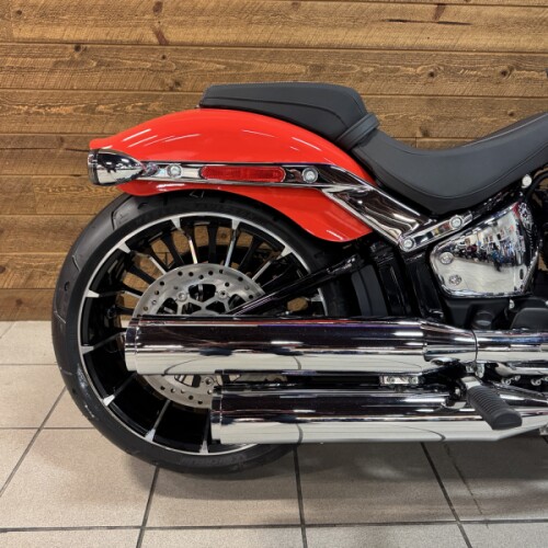 2026 Harley-Davidson® Breakout® Blood Orange Chrome Trim thumb 0