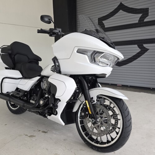 2026 Harley-Davidson® Road Glide Limited White Onyx Pearl Black Trim thumb 3