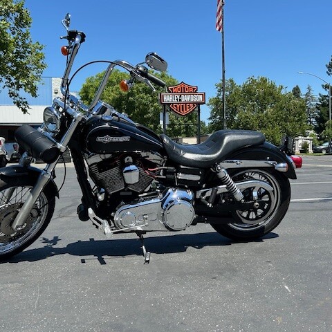 FXDC 2011 Super Glide® Custom thumb 1