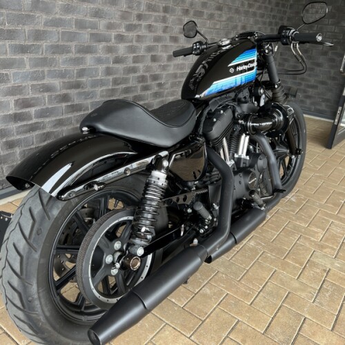 2018 Harley-Davidson® Iron 1200™ Vivid Black thumb 2