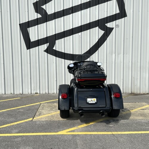 2025 Harley-Davidson® Tri Glide® Ultra Vivid Black thumb 1