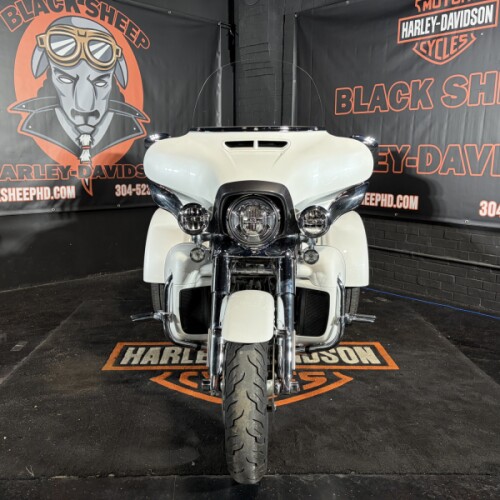 2020 Harley-Davidson® CVO™ Tri Glide® FLHTCUTGSE  thumb 1