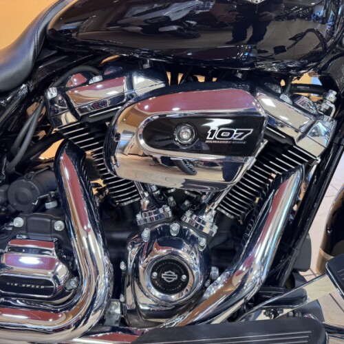 2017 Harley-Davidson® Road King® Vivid Black thumb 2