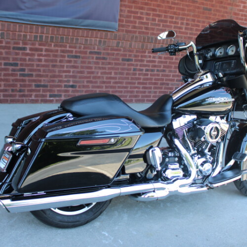 2016 Harley-Davidson® Street Glide® Special Black Denim thumb 2