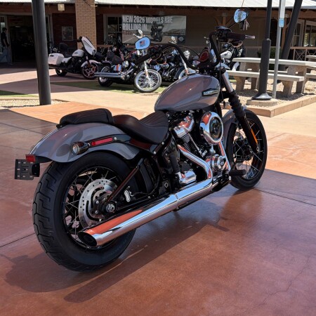 FXBB 2026 Street Bob® thumb 3