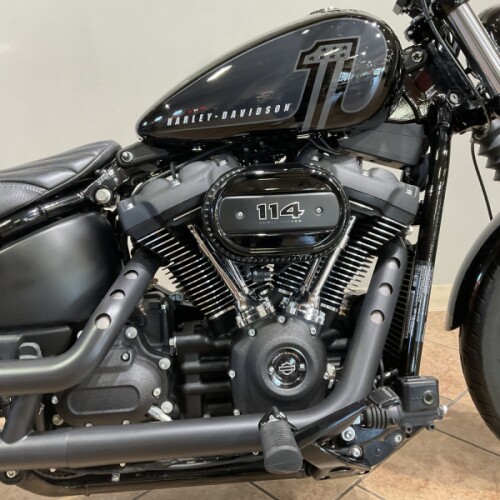 2024 Harley-Davidson® FXBBS Street Bob® 114 Vivid Black thumb 3