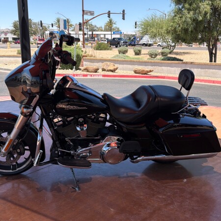 FLHXS 2017 Street Glide® Special thumb 2