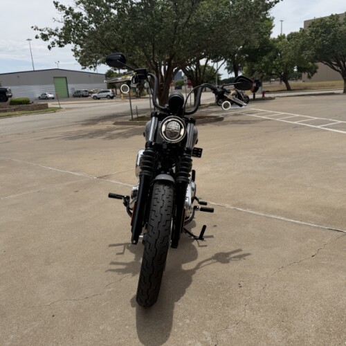 2026 Harley-Davidson® Street Bob® Dark Billiard Gray Chrome Laced Wheels thumb 1