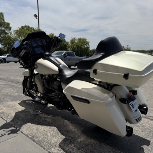 FLHXS 2018 Street Glide® Special thumb 1