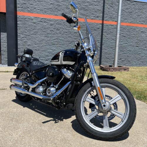 2024 Harley-Davidson® Softail® Standard Vivid Black thumb 3
