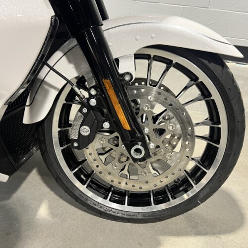 2026 Harley-Davidson® Street Glide Limited White Onyx Pearl FLHXL thumb 2