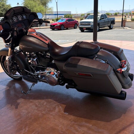 FLHX 2018 Street Glide® thumb 1