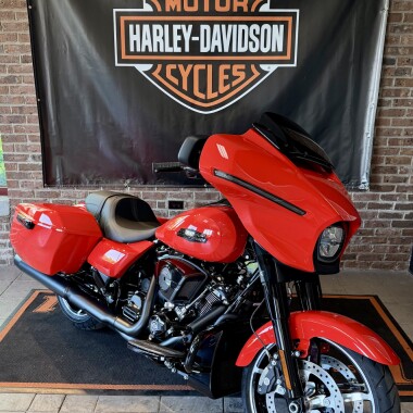 2026 Harley-Davidson® Street Glide® Blood Orange Black Trim thumb 3