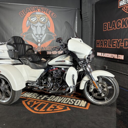 2020 Harley-Davidson® CVO™ Tri Glide® FLHTCUTGSE  thumb 2