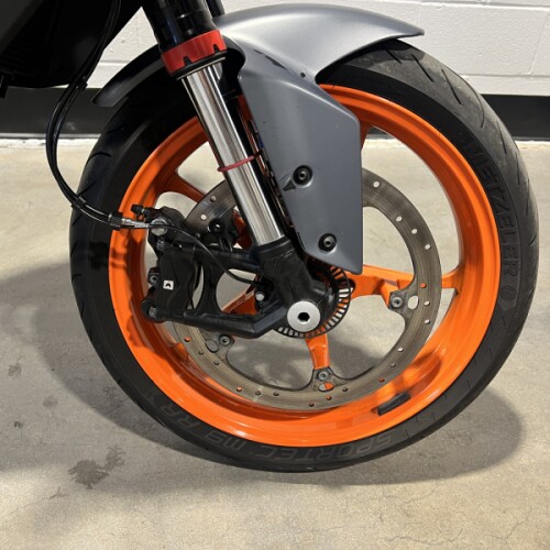 2024 KTM 390 Duke Electronic Orange thumb 3