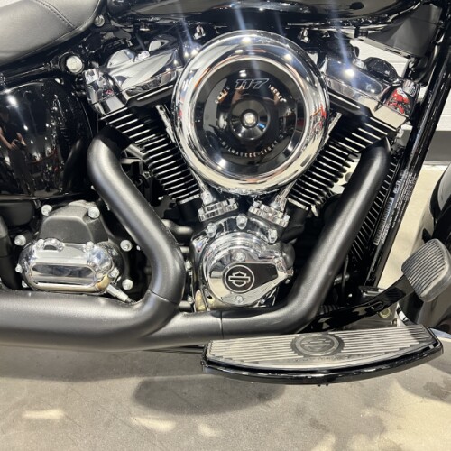 2026 Harley-Davidson® Heritage Classic Vivid Black Black FLHC thumb 0