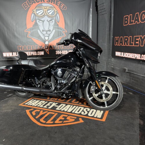 2026 Harley-Davidson® Street Glide® FLHX thumb 2