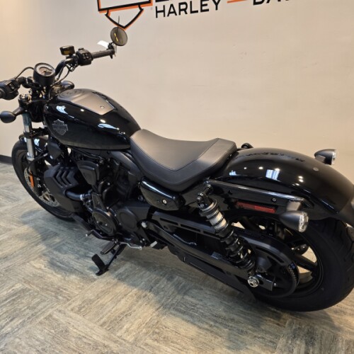 2026 Harley-Davidson® Nightster® Vivid Black Black Trim RH975 thumb 0
